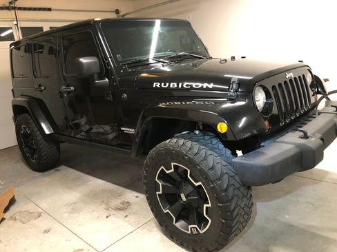 Used 2013 Jeep Wrangler Unlimited Rubicon w/ Connectivity Group AWD/4WD image 6