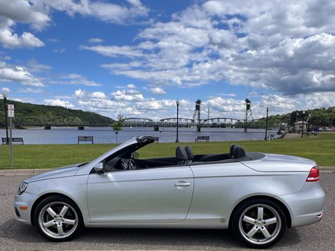 Used 2013 Volkswagen Eos Executive FWD image 1