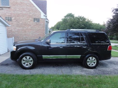 Used 2010 Lincoln Navigator 4WD image 1
