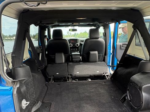 Used 2014 Jeep Wrangler Unlimited Sahara AWD/4WD image 17