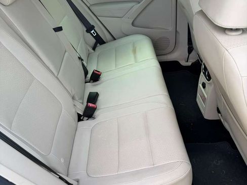 Used 2014 Volkswagen Tiguan SE image 9