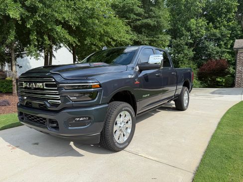 Used 2025 RAM 2500 Laramie AWD/4WD image 11