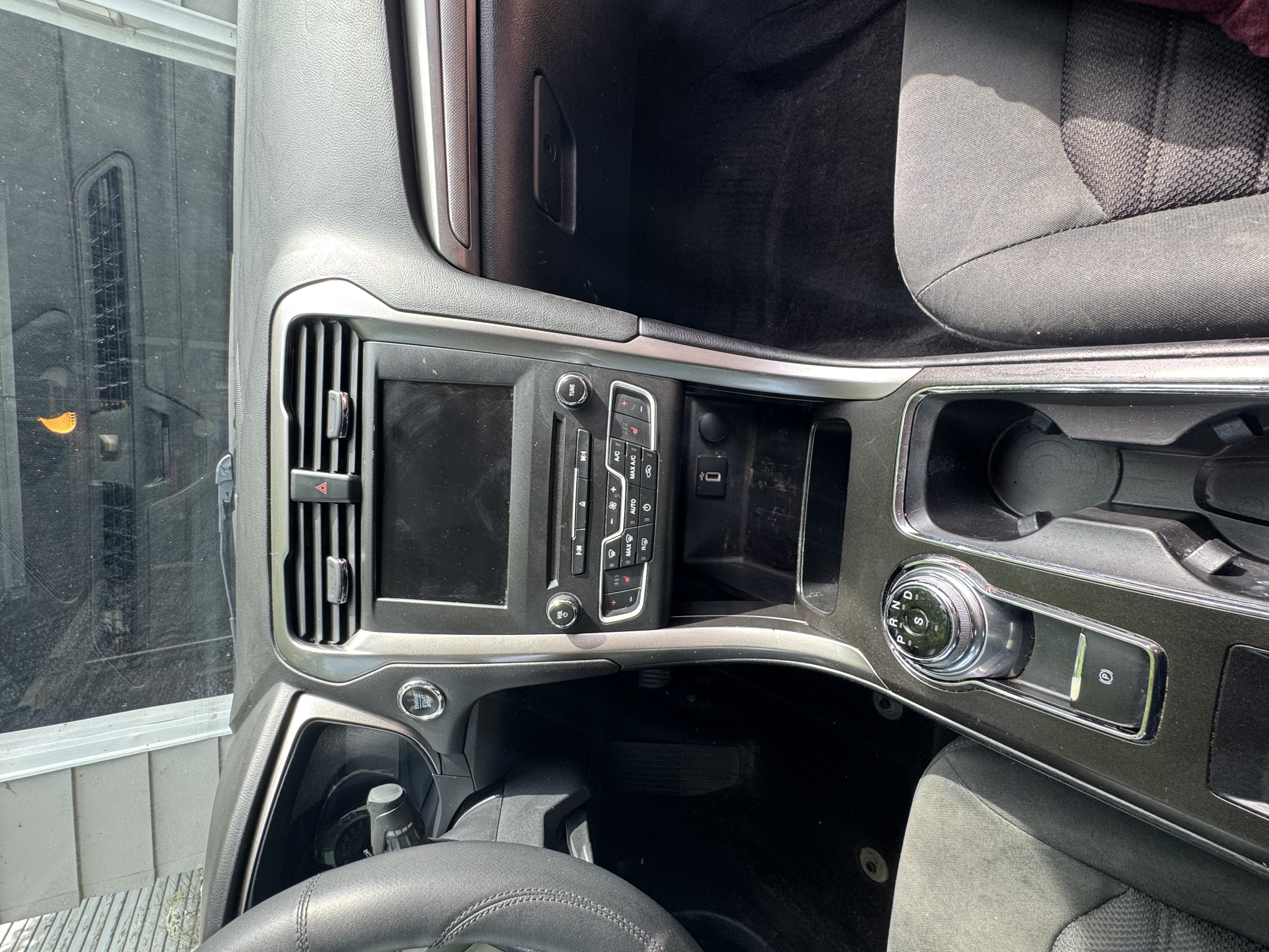 Used 2018 Ford Fusion SE w/ Fusion SE Technology Package FWD image 15
