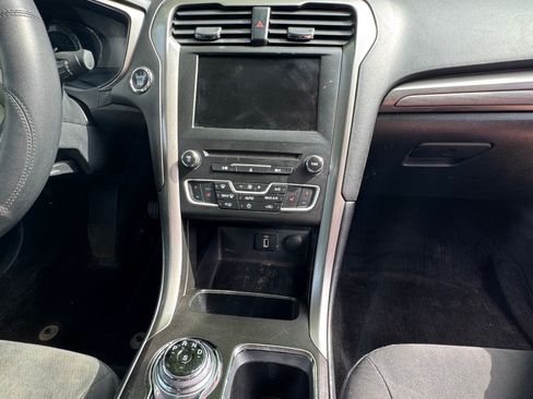 Used 2018 Ford Fusion SE w/ Fusion SE Technology Package FWD image 15