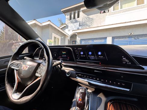 Used 2022 Cadillac Escalade Premium Luxury w/ Performance Package image 10