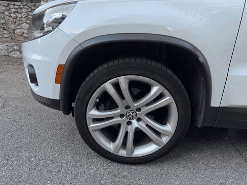 Used 2016 Volkswagen Tiguan SEL image 9