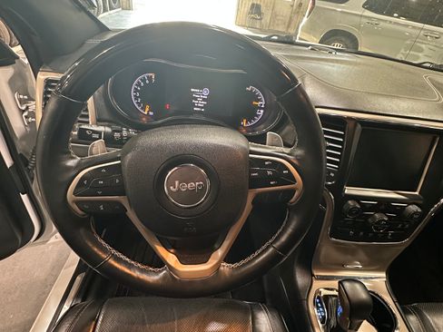 Used 2017 Jeep Grand Cherokee Overland image 12