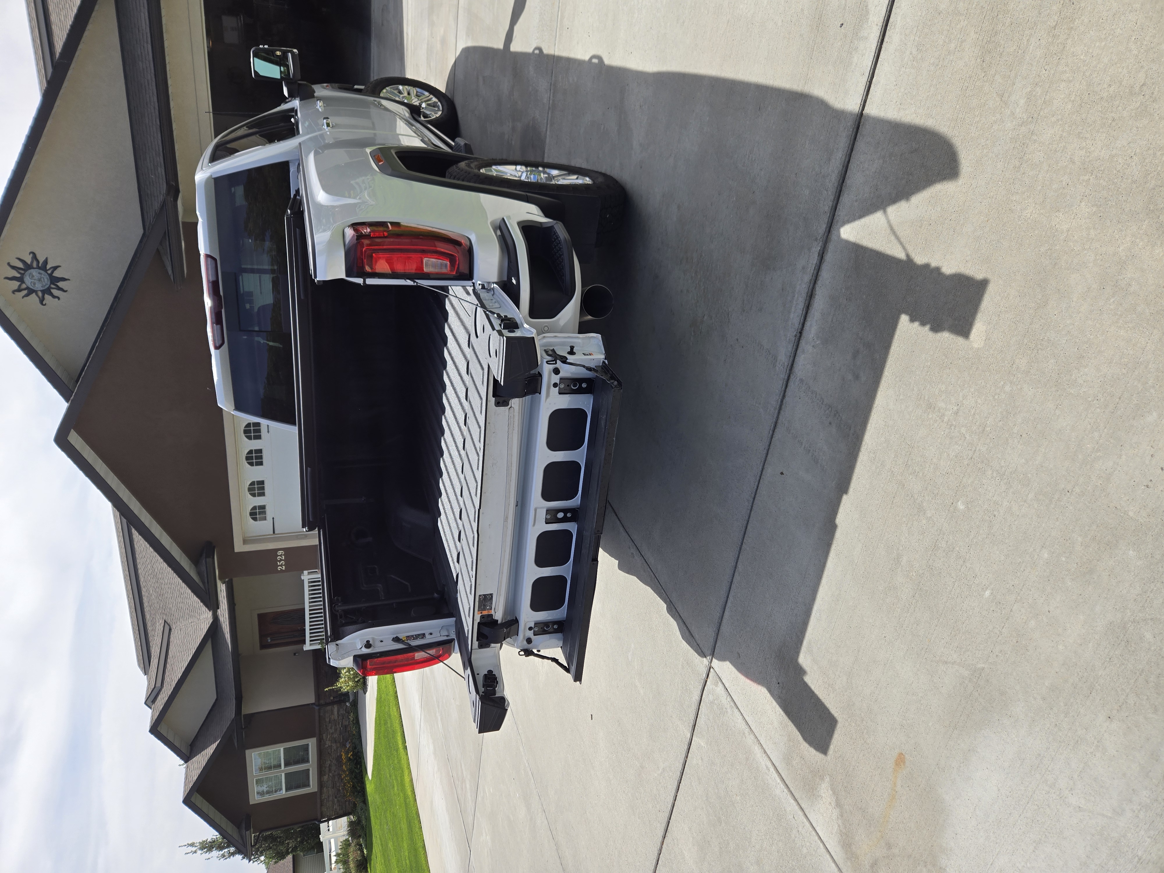 Used 2023 GMC Sierra 2500 Denali w/ Denali Ultimate Package AWD/4WD image 9