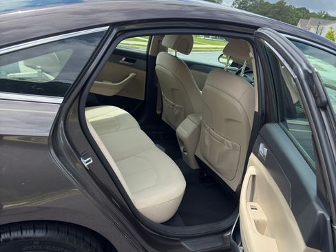 Used 2017 Hyundai Sonata SE FWD image 9