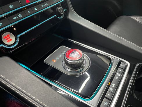 Used 2019 Jaguar F-PACE S image 11