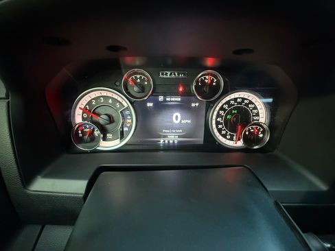 Used 2016 RAM 3500 Laramie image 15