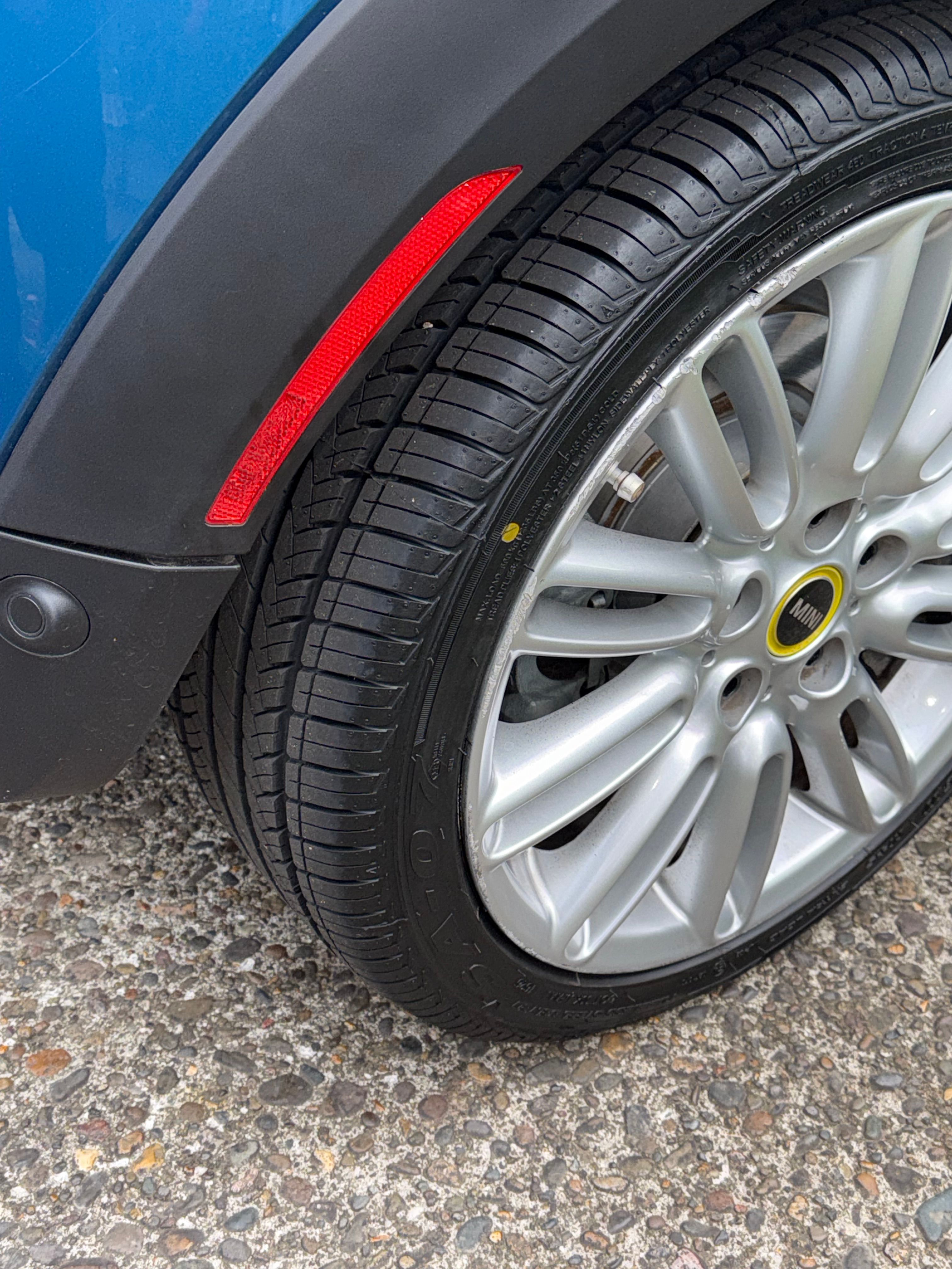 Used 2024 MINI Cooper SE FWD image 2