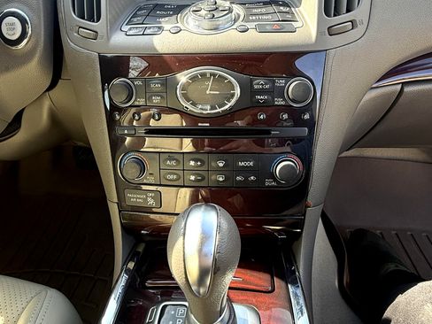 Used 2011 INFINITI G37 x Sedan w/ Premium Pkg image 13