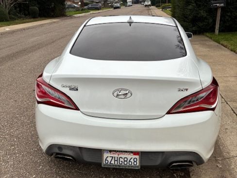 Used 2013 Hyundai Genesis 2.0T image 9