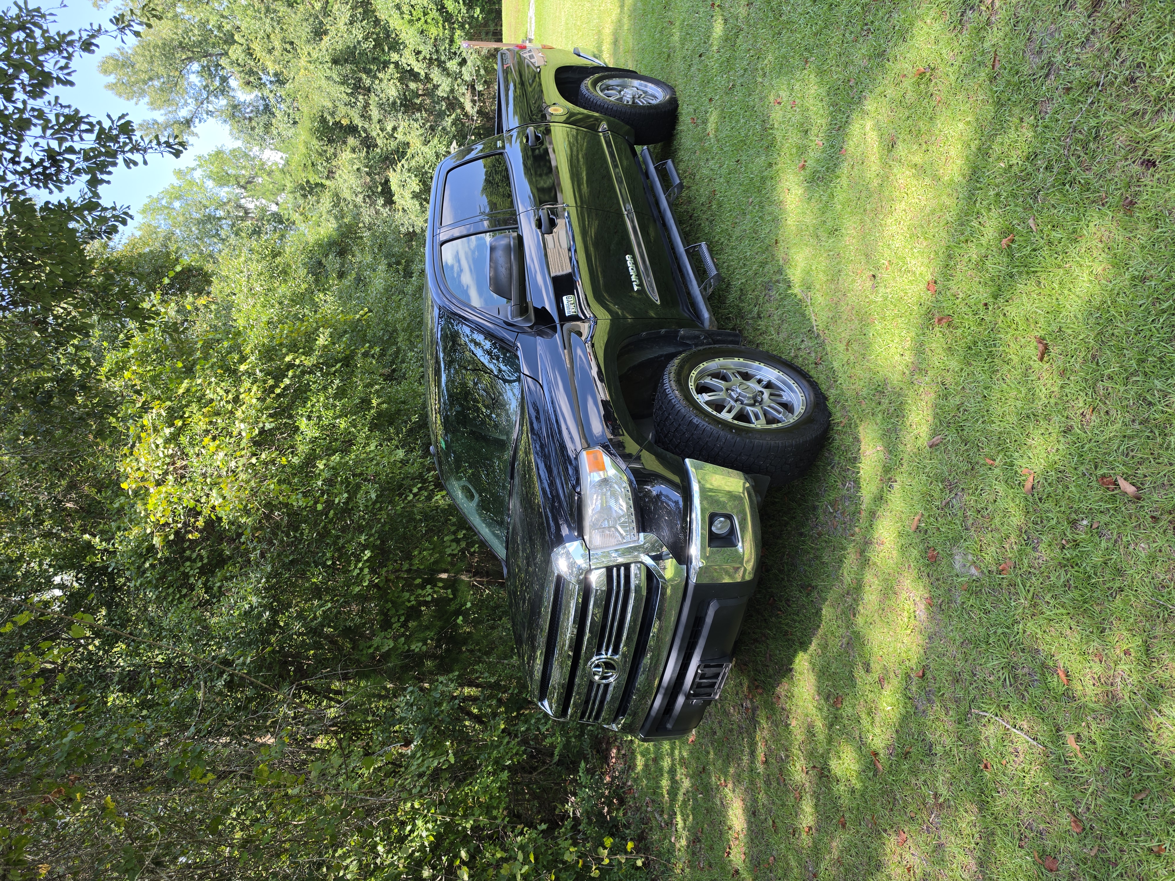 Used 2017 Toyota Tundra SR5 w/ SR5 Upgrade Package RWD image 1
