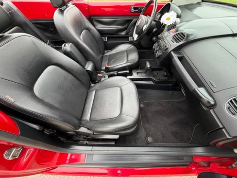 Used 2009 Volkswagen Beetle S FWD image 16
