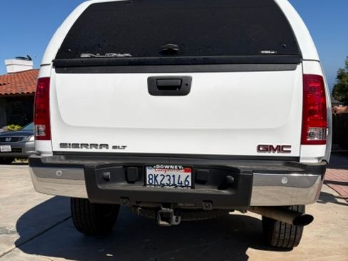 Used 2007 GMC Sierra 2500 SLT w/ Entertainment Package RWD image 4