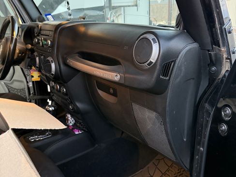 Used 2013 Jeep Wrangler Sport AWD/4WD image 9