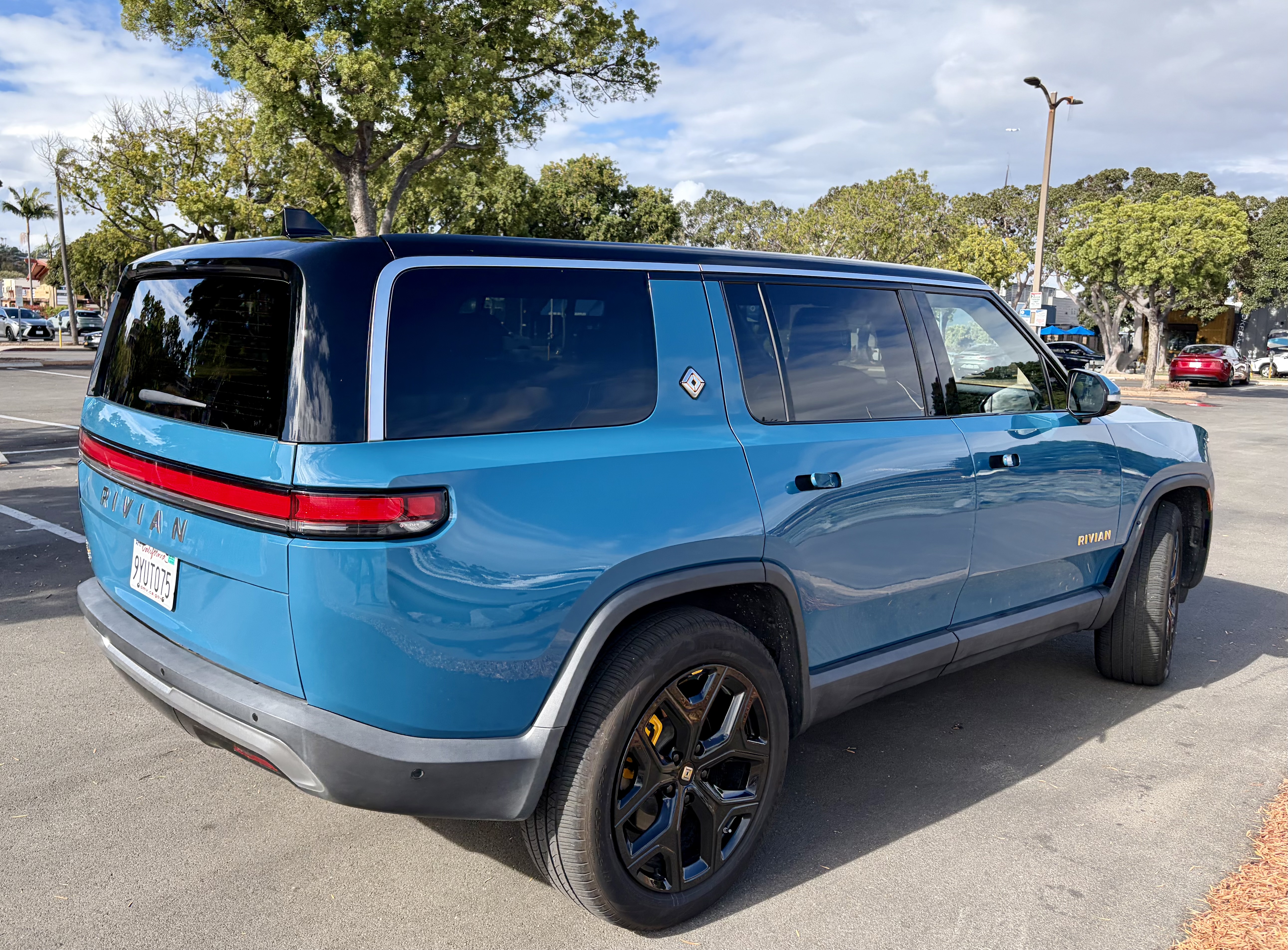 Used 2022 Rivian R1S Launch Edition Quad AWD/4WD image 8