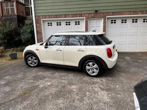Used 2016 MINI Cooper 4-Door Hardtop image 5