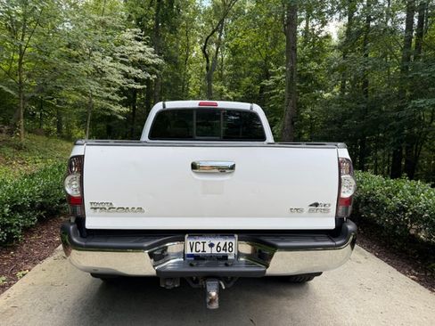 Used 2013 Toyota Tacoma 4x4 Access Cab V6 w/ SR5 Pkg image 9