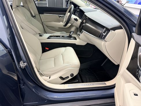 Used 2020 Volvo V90 T6 Cross Country image 15