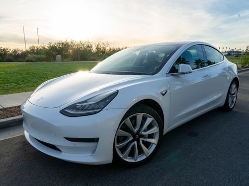 Used 2018 Tesla Model 3 Long Range image 8