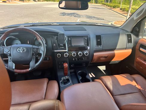 Used 2018 Toyota Sequoia Platinum image 5
