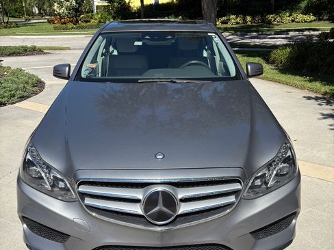 Used 2014 Mercedes-Benz E 550 E 550 4MATIC Sedan 4D image 4