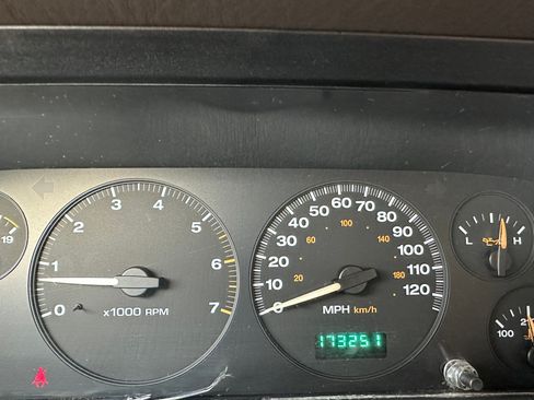 Used 2004 Jeep Grand Cherokee Laredo w/ Cold Weather Group image 10