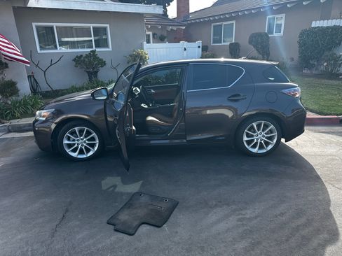 Used 2013 Lexus CT 200h FWD image 1
