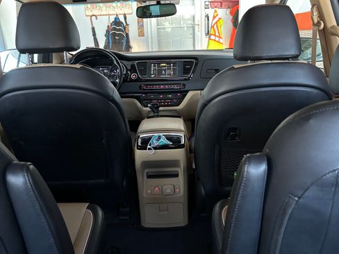 Used 2015 Kia Sedona SX image 11