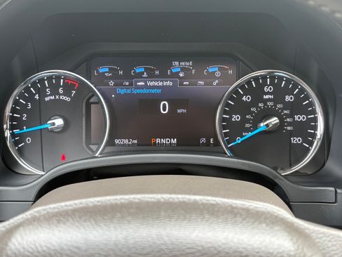 Used 2021 Ford Expedition XLT image 14