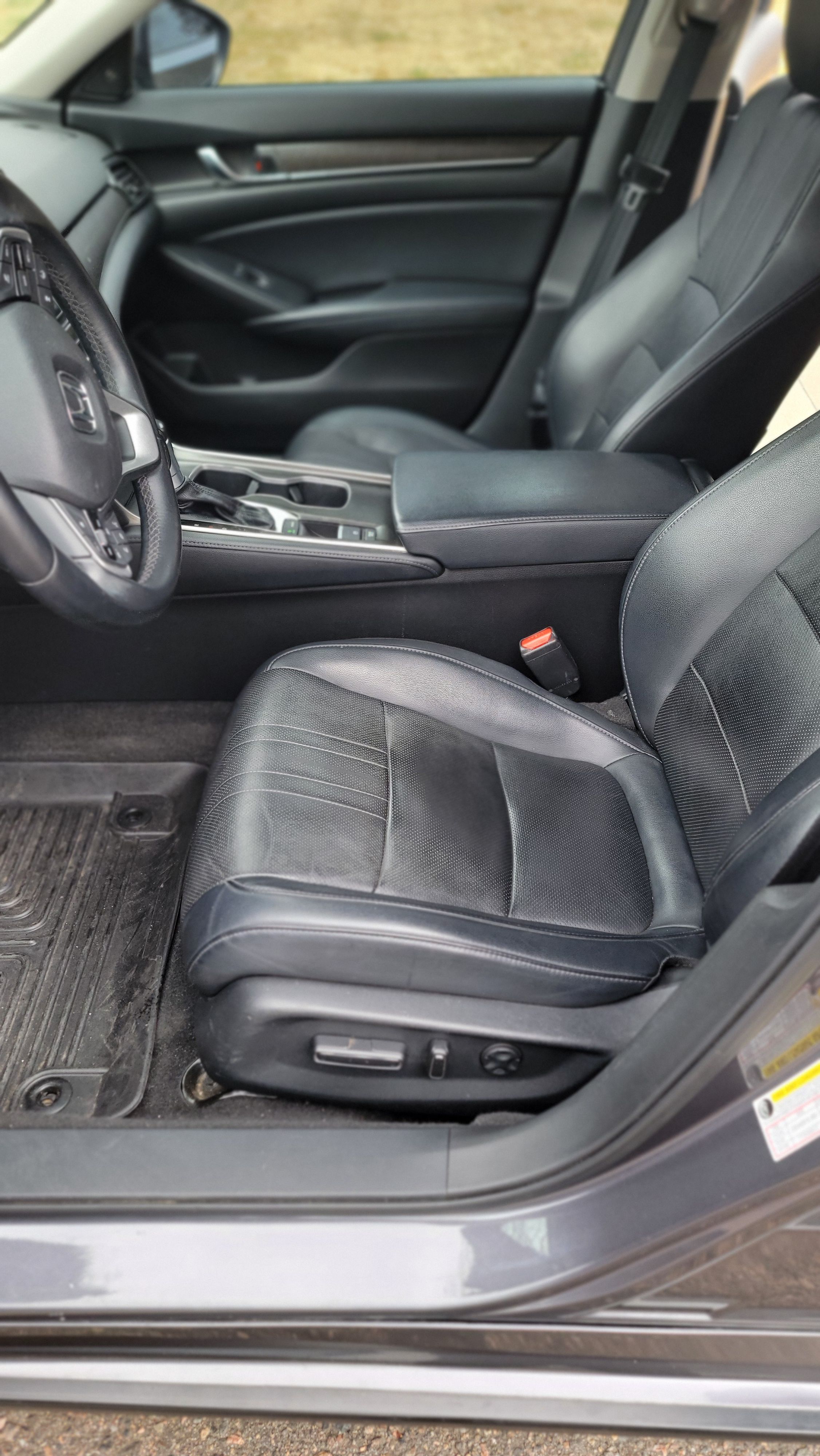 Used 2018 Honda Accord Touring image 12