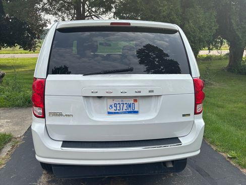 Used 2017 Dodge Grand Caravan SE w/ Power Window Group FWD image 2