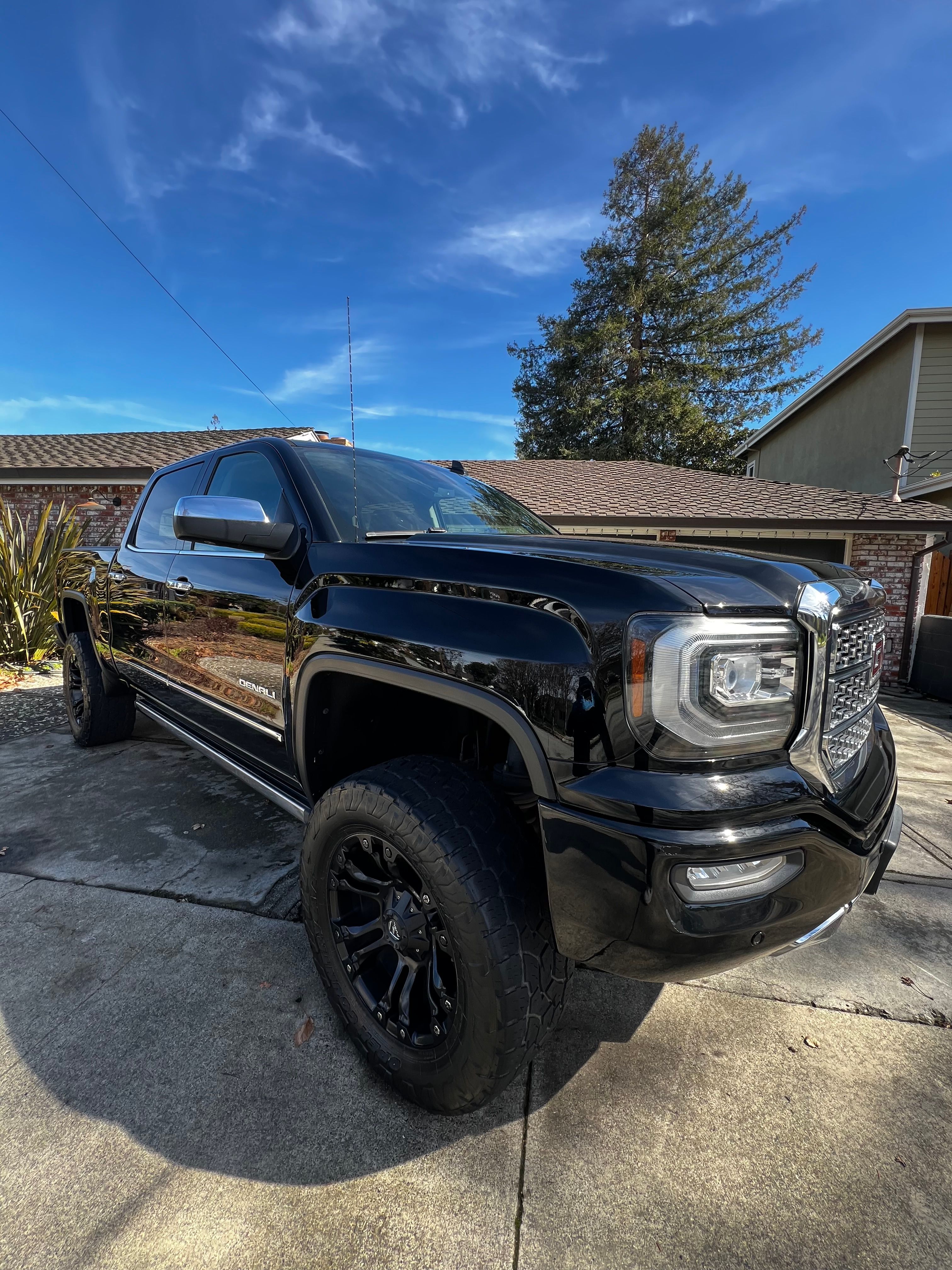 Used 2016 GMC Sierra 1500 Denali w/ Enhanced Driver Alert Package AWD/4WD image 13