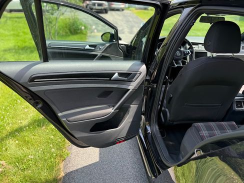 Used 2016 Volkswagen GTI S image 11