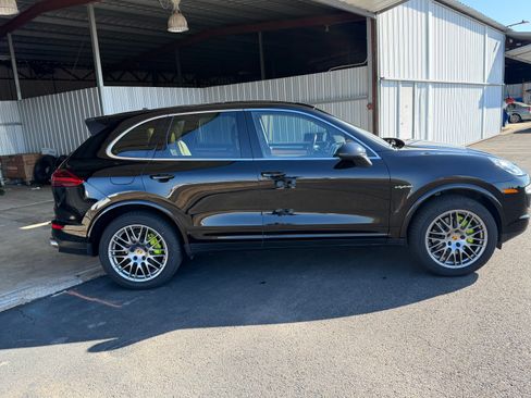 Used 2016 Porsche Cayenne S image 8