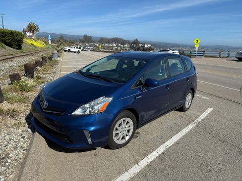 Used 2013 Toyota Prius V Five image 1
