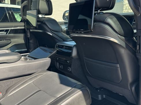 Used 2023 Jeep Grand Wagoneer 4WD w/ Rear Seat Video Group 1 image 17