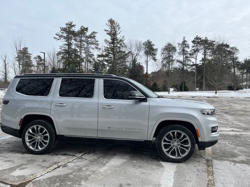 Used 2023 Jeep Grand Wagoneer Series II image 4
