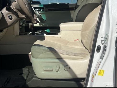 Used 2017 Lexus GX 460 Premium w/ Premium Package image 19