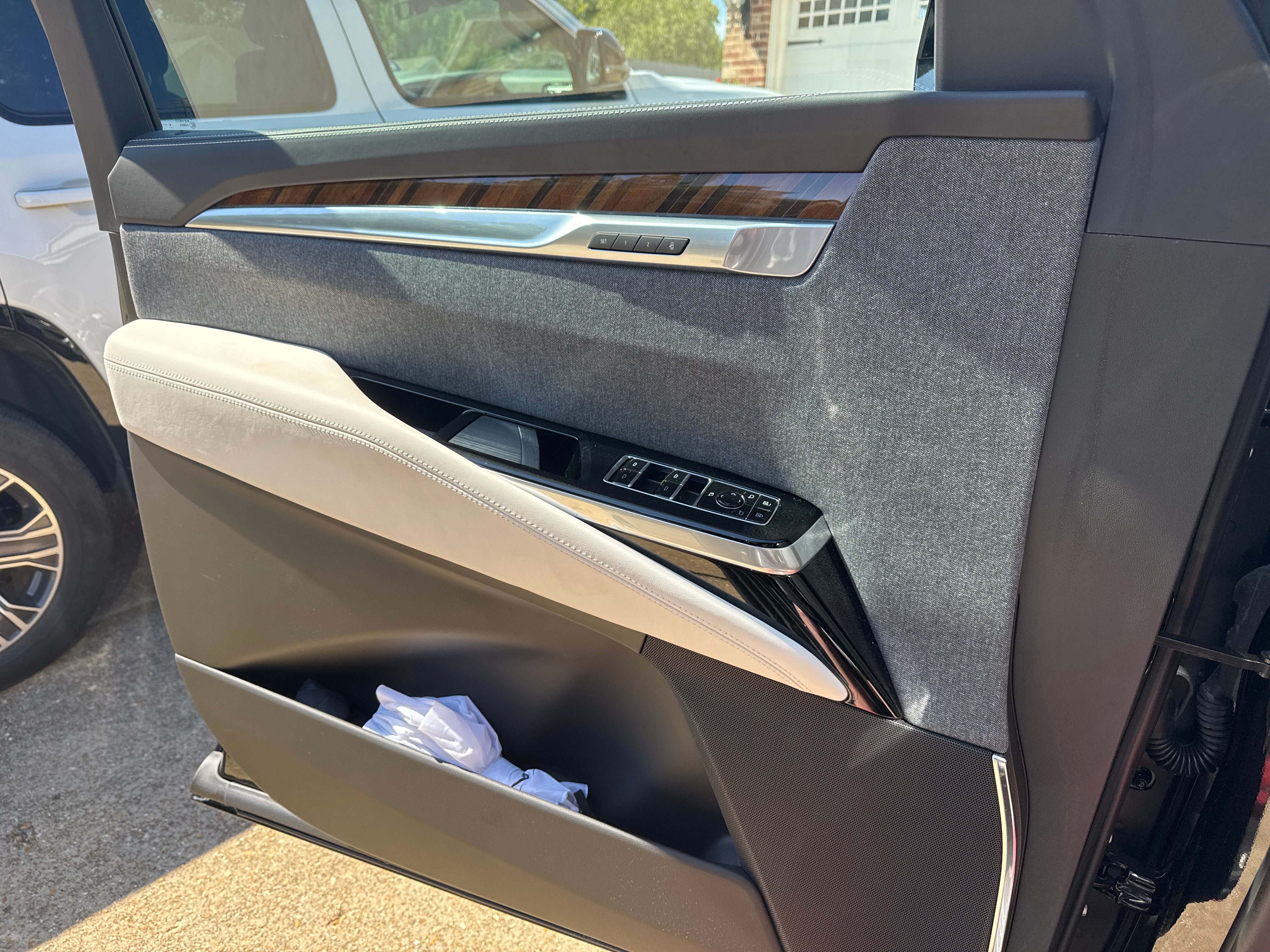 Used 2025 Cadillac Escalade Sport Platinum w/ LPO, Floor Liner Package AWD/4WD image 13