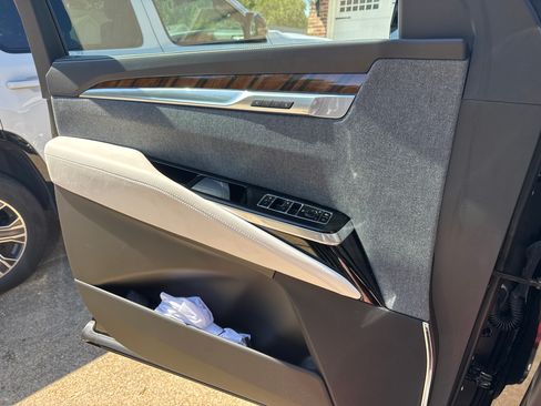 Used 2025 Cadillac Escalade Sport Platinum w/ LPO, Floor Liner Package AWD/4WD image 13
