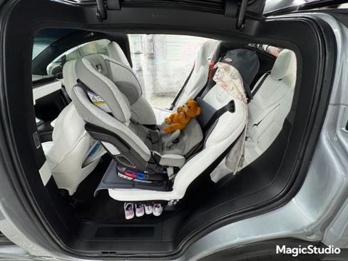 Used 2024 Tesla Model X Plaid image 17