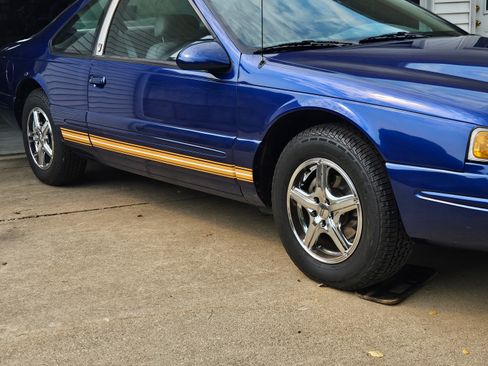 Used 1997 Ford Thunderbird LX RWD image 4