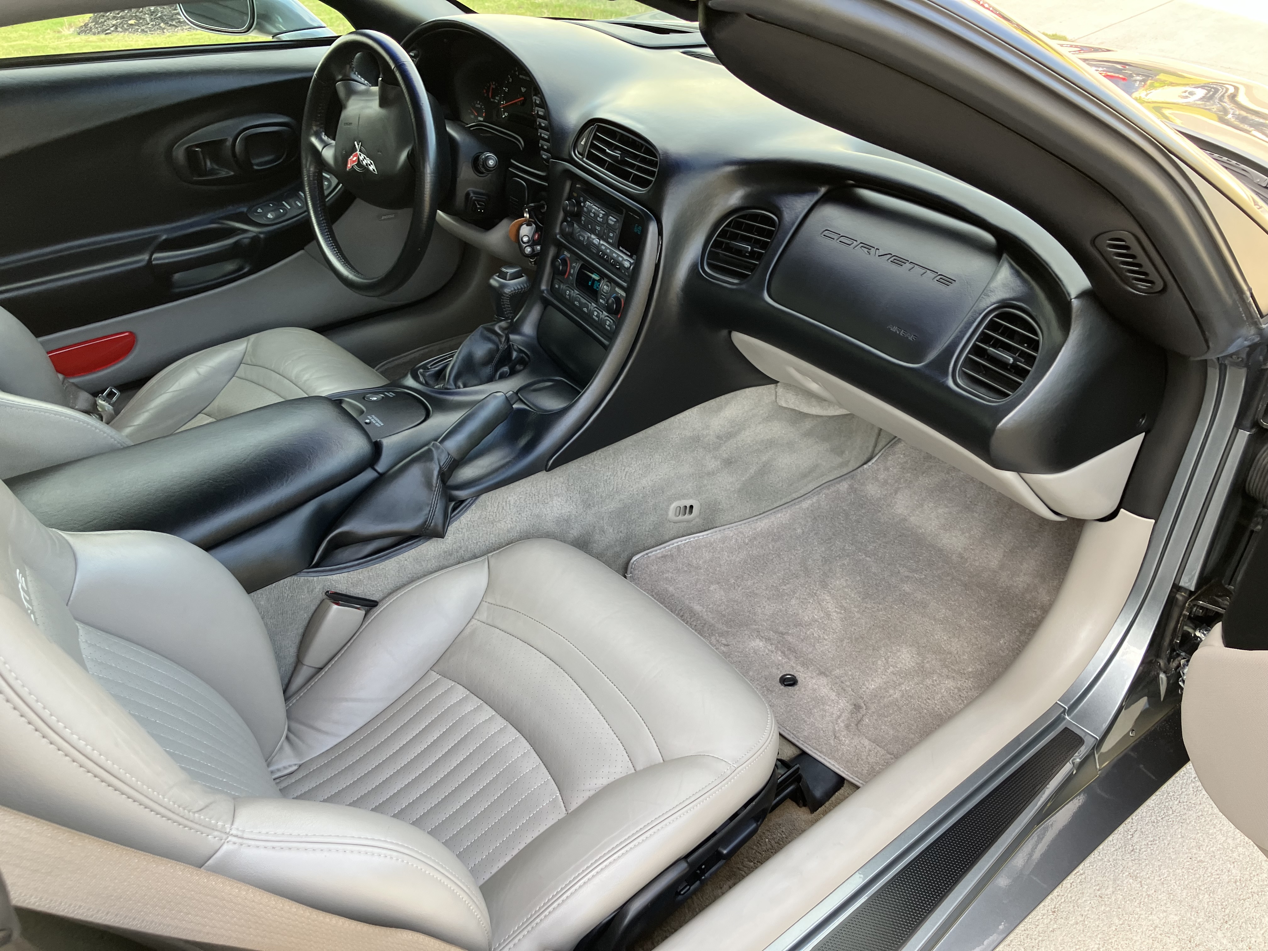 Used 2004 Chevrolet Corvette Coupe w/ Roof Package RWD image 16