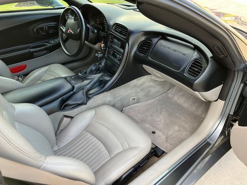 Used 2004 Chevrolet Corvette Coupe w/ Roof Package RWD image 16