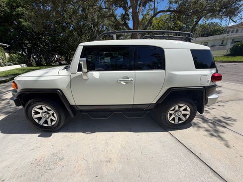Used 2014 Toyota FJ Cruiser 4WD w/ Upgrade Package image 4