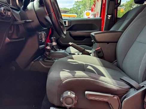 Used 2019 Jeep Wrangler Unlimited Sport S AWD/4WD image 9